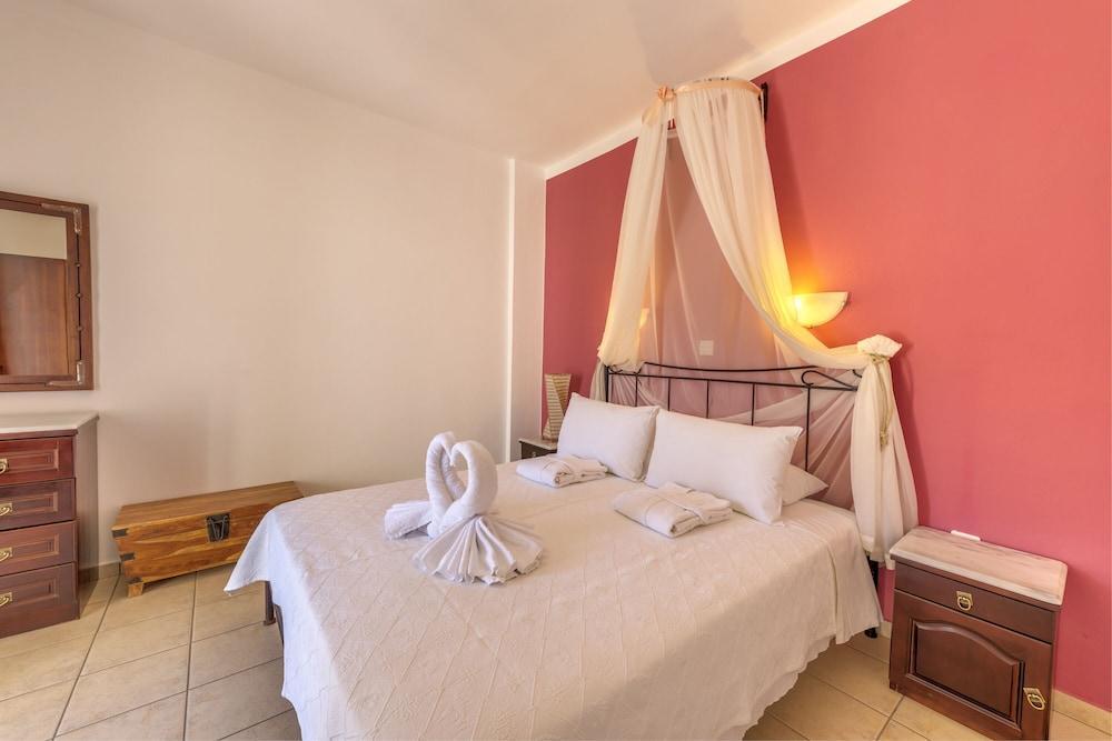 Sunrise Beach Suites Azolimnos Exterior foto